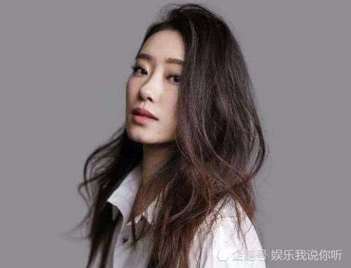 张小斐撩开喂奶,谁注意到这一细节,徐峥看了