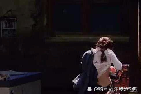 张小斐撩开喂奶,谁注意到这一细节,徐峥看了