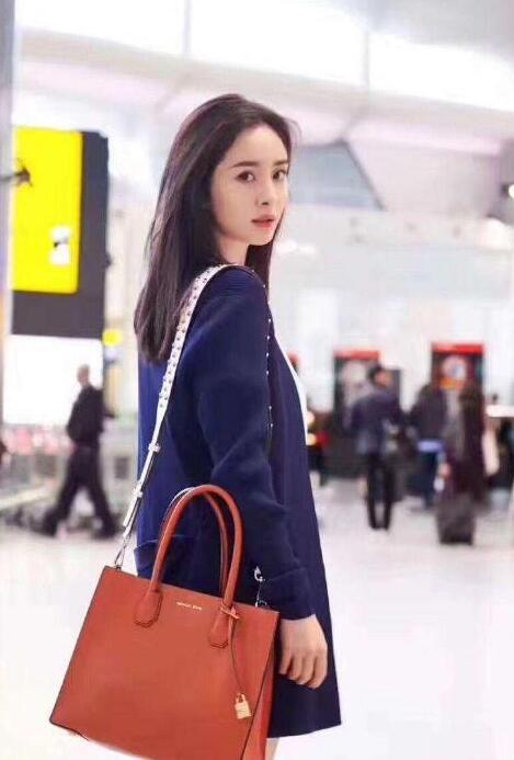 杨幂打败超模,成为MK全球首位代言人,这事你怎