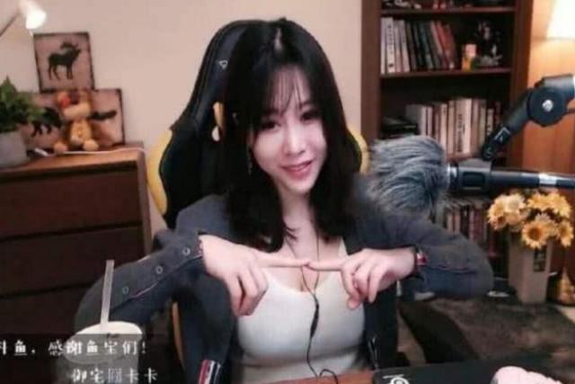 曾经的"斗鱼三骚",卡卡复出,大姐借贷还债,最后这位已