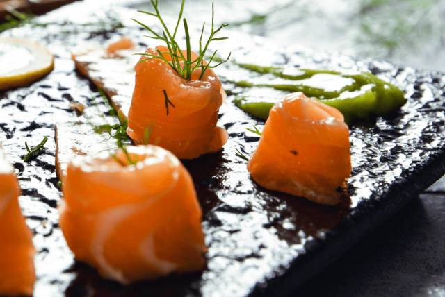 市集鲜货 | 不必去日料店,也能吃三文鱼刺身