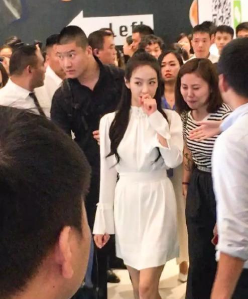 路人镜头中的明星:杨幂鹿晗驼背太严重,杨颖瘦