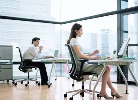 减脂 | 办公室女性注意 久坐小心变成办公臀