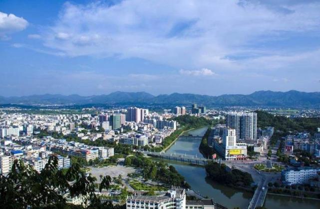 灵山县城人口_20年巨变 看灵山岁月轮回 春华秋实(2)