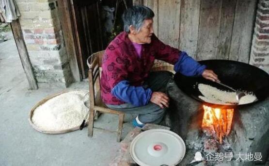 女儿坐月子我撞见亲家母买烂菜,生气去指责,进