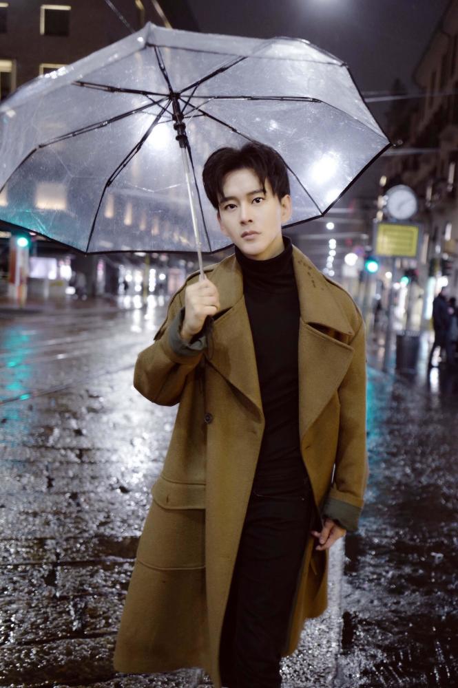 黄宥明掀起紫禁城英语热潮 李玉不忘初心继续