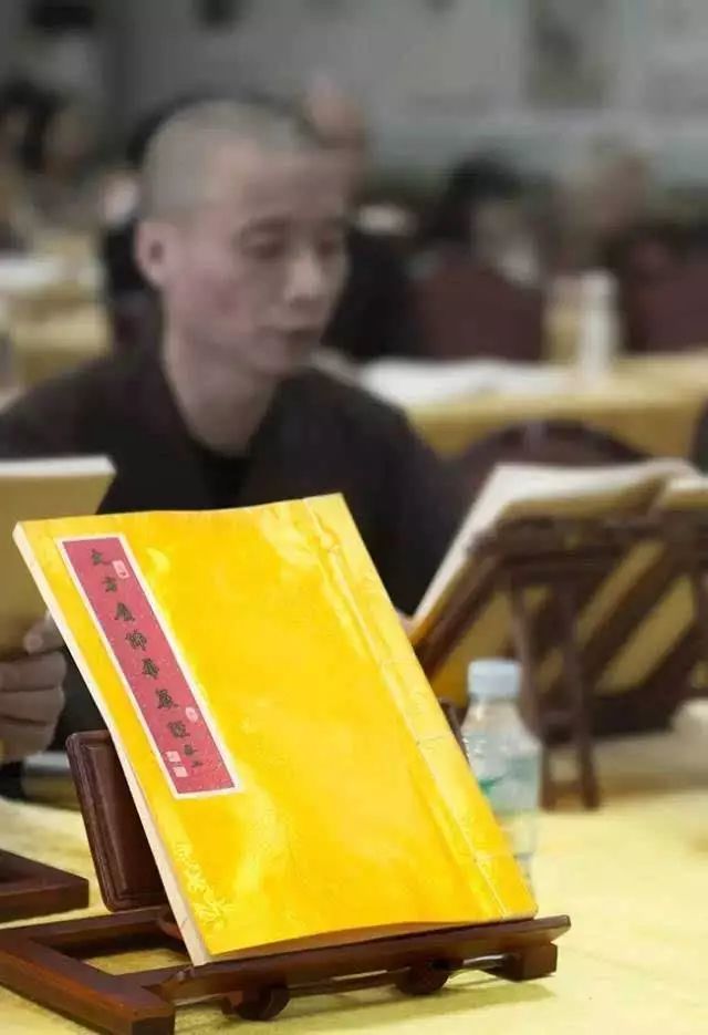 诵经时总打哈欠流眼泪是怎么回事?应注意哪些