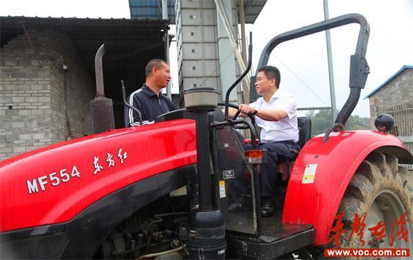 邵阳隆回4.5万台农机拉动丰收大蓬车 提升机械