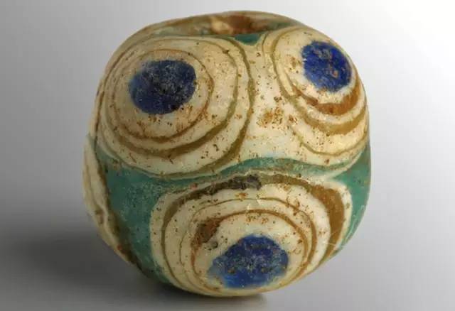 多层蜻蜓眼琉璃珠 公元前600年-公元前400年  地中海盆地  1.