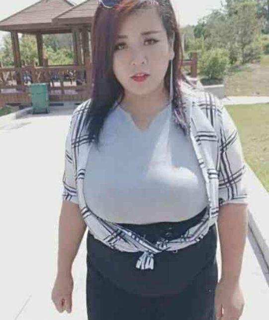 抖音最美的"胖子"小姐姐,解开衣扣发现丰满的上围,网友:好球