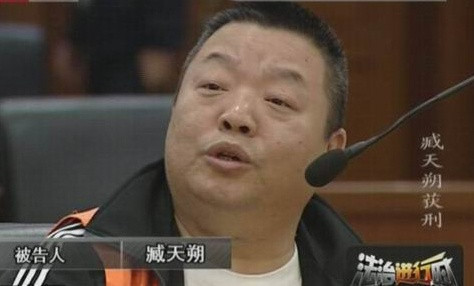 聚众斗殴被判6年,女人为他打胎自杀,54岁癌症