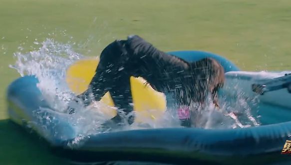 黄明昊变身小狐狸,程潇却让他秒怂,杜江4个字