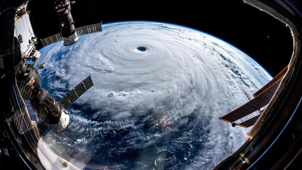 台风潭美强势逼近日本冲绳,130万居民面临强