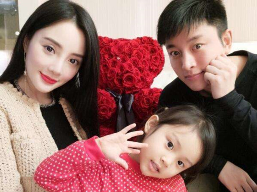 李小璐赢了，昨天通告她的名誉维权案件胜诉连连，获得赔偿33万