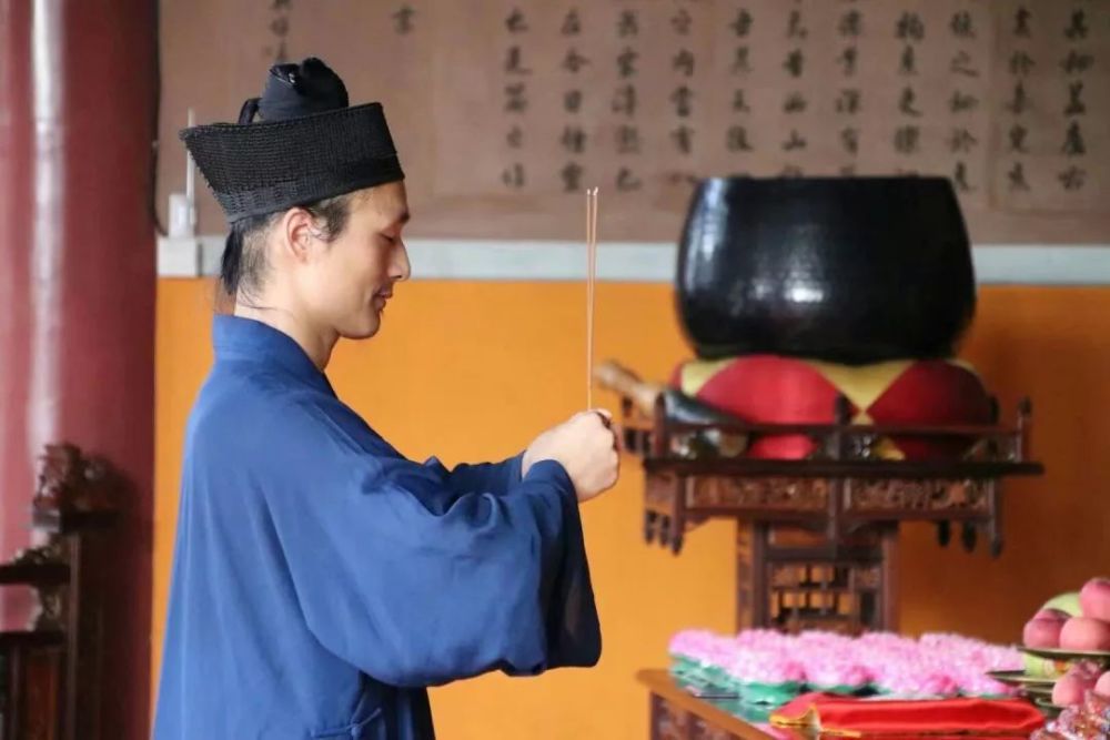 三,上香的礼仪