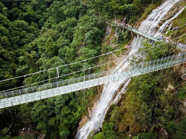 九龙江景区玻璃桥建成试营业 国庆期间可免费体验游玩