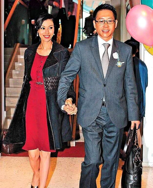 李嘉欣公开夫妻合照,结婚10年依旧美貌如初,而许晋亨
