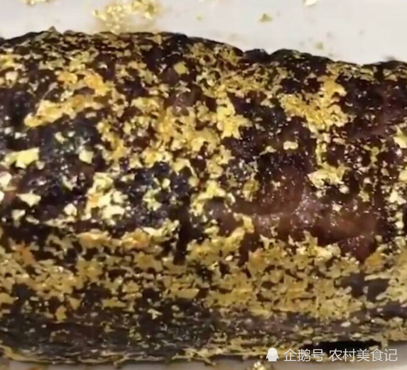 撒盐哥又出新菜,这次直接给牛排镀金,网友:镶上