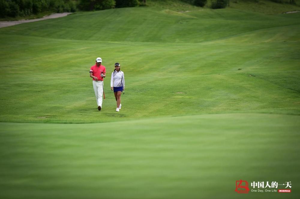 16岁女孩立志当高尔夫运动员 球杆从日本定做