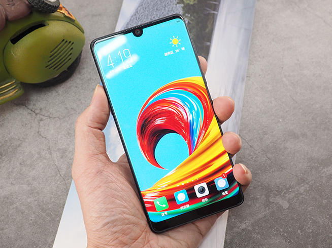 努比亚Z18视频评测:颜值出色 AI相机成像出众