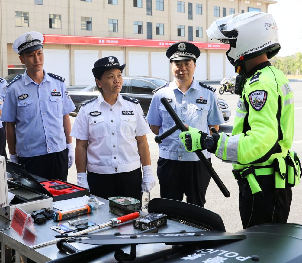新余公安交警举行"铁骑"授旗仪式,"铁骑队"威武