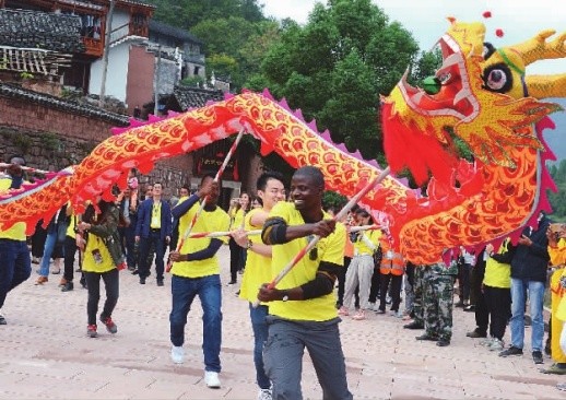 国庆周边游和自驾游火了 长沙成为高铁出游热