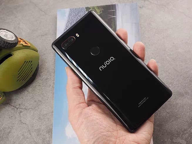 努比亚Z18相机评测视频:专业又好玩的AI大光圈