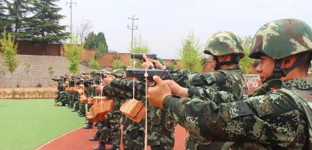 兵什么战危成语_成语故事简笔画(3)