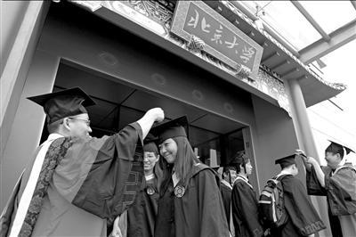 北大和考研进北大,差距有多大?上海落户政策说