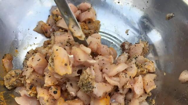 印度鸡肉做菜一流,用50个小伙做美食跑蛋,看m循礼门购物中心鸡蛋图片
