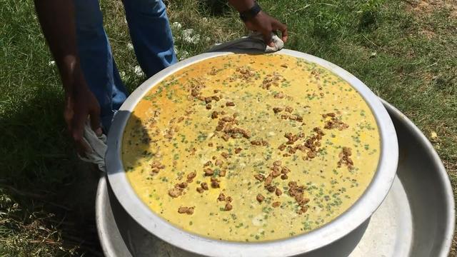 印度小伙做菜一流,用50个鸡蛋做鸡肉跑蛋,看美食饭店上海图片
