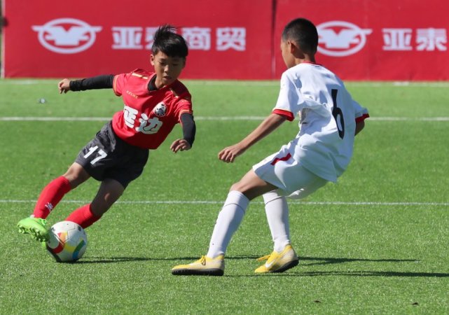 首届亚泰杯青少年足球邀请赛开赛 杜震宇任青