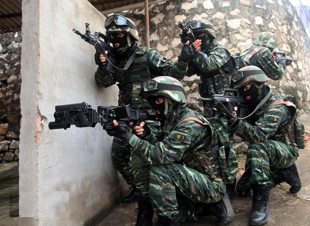 中国武警换装新型单兵装备,科幻感十足酷似未来战士