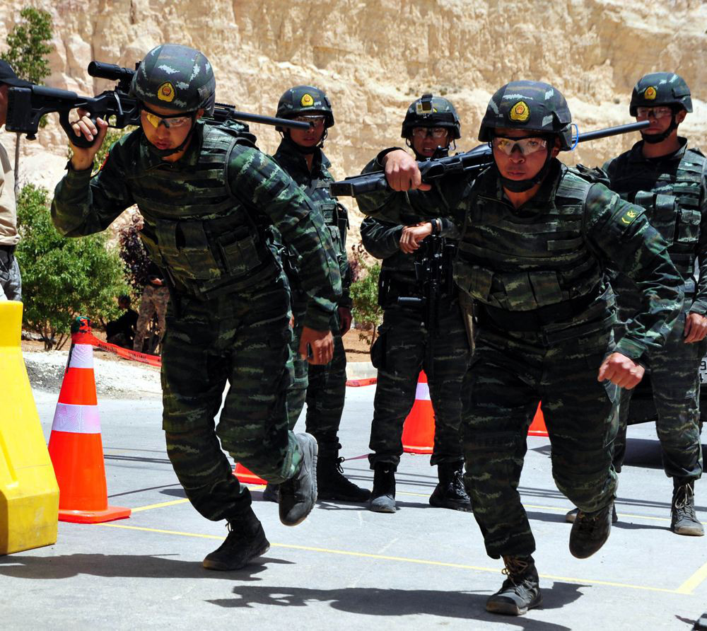 中国武警换装新型单兵装备,科幻感十足酷似未来战士