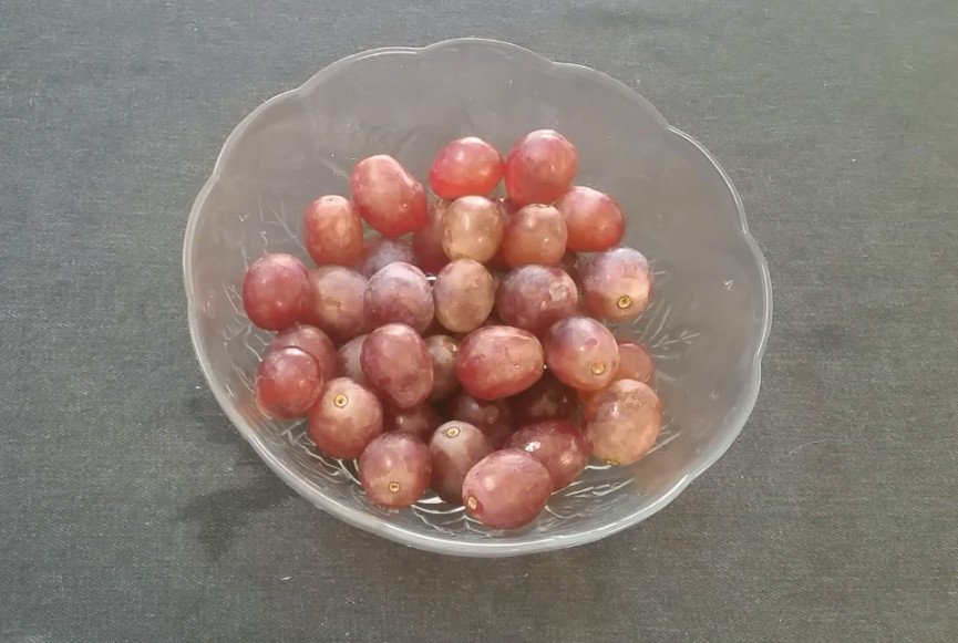 自制葡萄酒原来这么简单,放几年都不会坏,比买