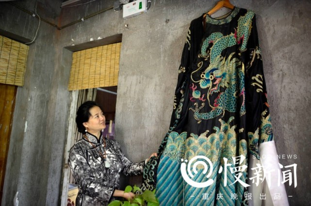 匿于重庆市井的百年旗袍老店 接待138个国家客
