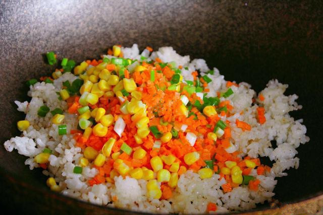 《中餐厅》同款虾仁蛋炒饭,宝宝的最爱,健康营