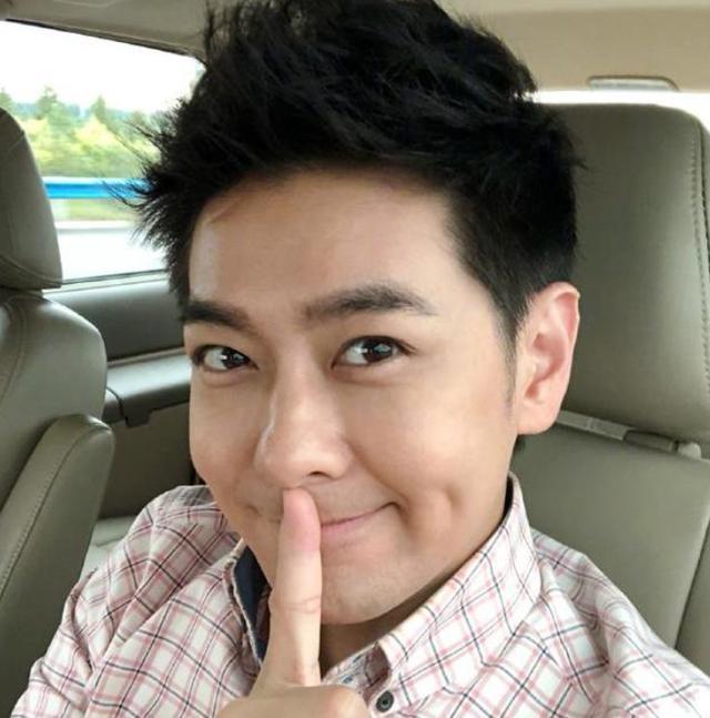 林志颖生日晒照,68岁的妈妈出镜,网友:68岁竟然