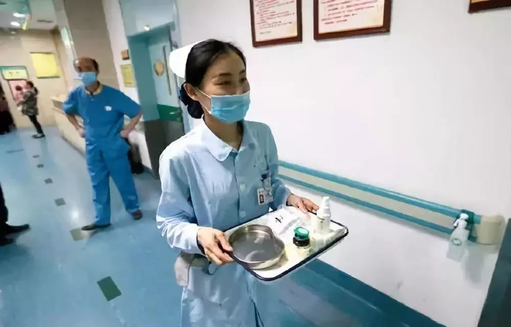 人口医护比_医护人员比心(2)