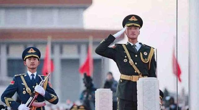 各国军人敬礼姿势盘点,波兰的最潇洒,中国的最帅