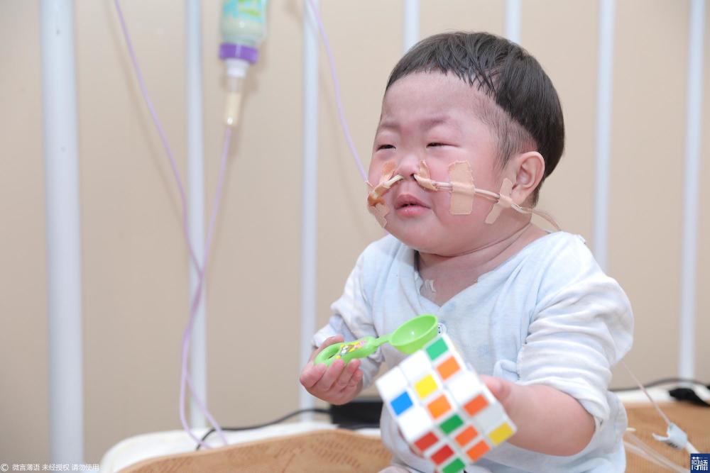 先生一句话让奶奶放弃孙女 爸爸哭着打电话求