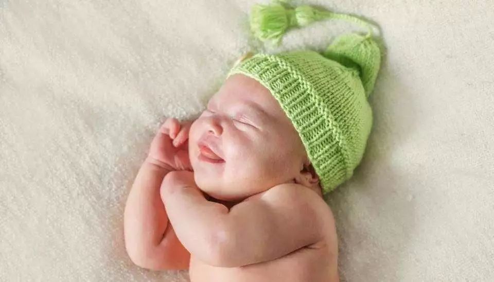 宝宝出生后3个月内,在睡觉时微笑多是生理性的