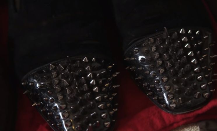 为了变成韩国脸,这个白人哥们快把自己整容整