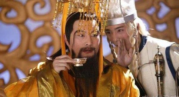 难怪玉帝罚沙僧飞剑穿心，看他打碎的杯子中盛的什么?谁看谁气愤