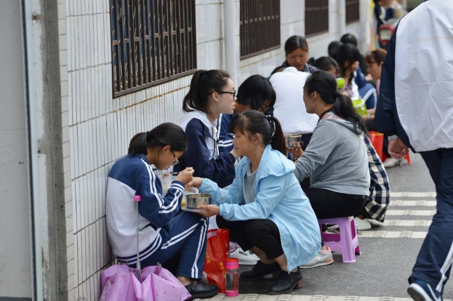 复读生一年学费10万,知道它的来历后,学生家长