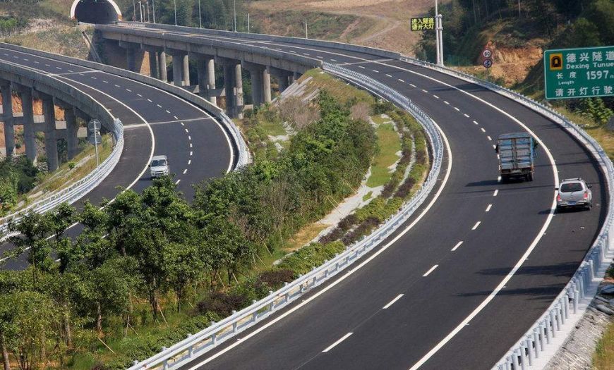 高速上锯齿状的标线什么意思,不懂不要上高速