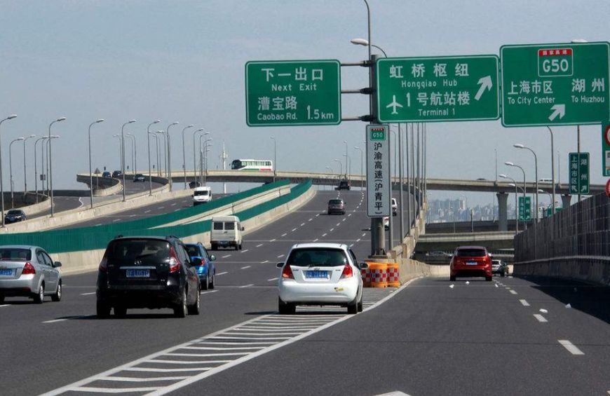 高速上锯齿状的标线什么意思,不懂不要上高速