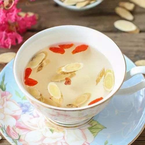 营养师:黄芪别再单独泡水喝了，加入这3种食材后，养生效果翻倍