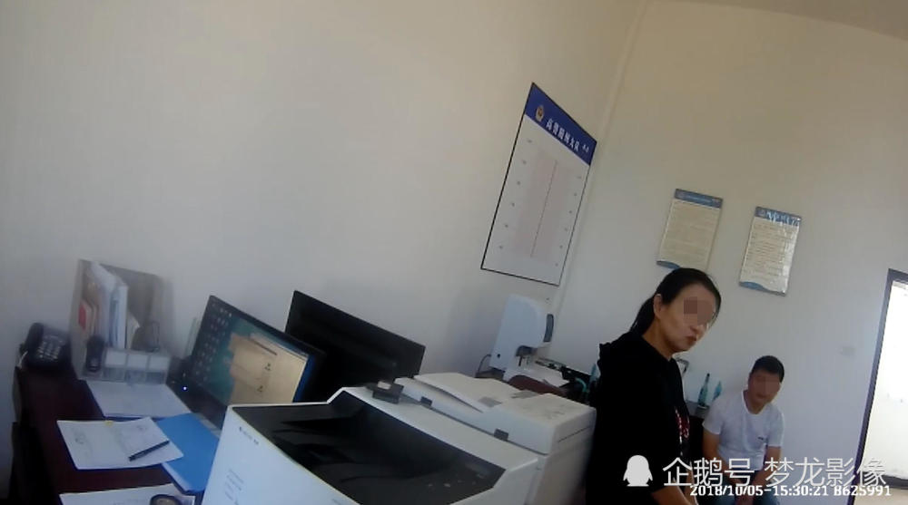 丈夫无证驾驶妻子本想拿钱摆平 听完一句话后