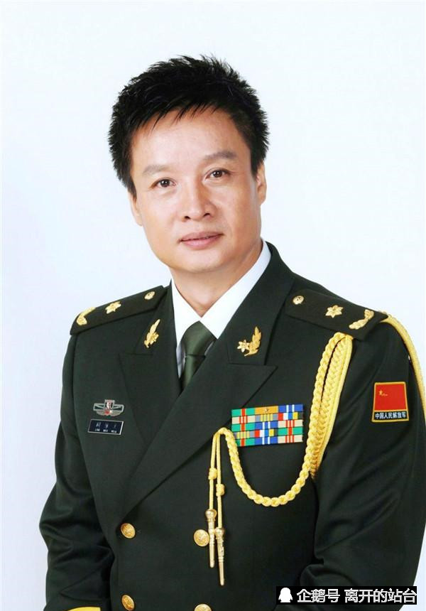 老干部阎维文微博画风笑skr人!晒45度角自拍,自黑"晚节不保"